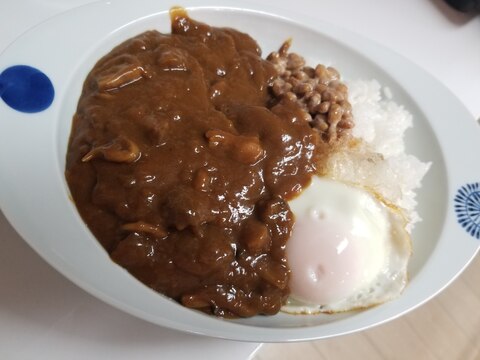 カレーリメイク☆目玉焼きと納豆カレー